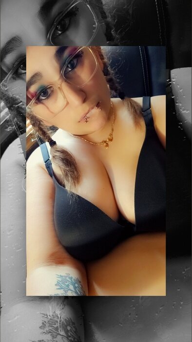 Curvyemobabe420 (@curvyemobabe420), OnlyFans creator