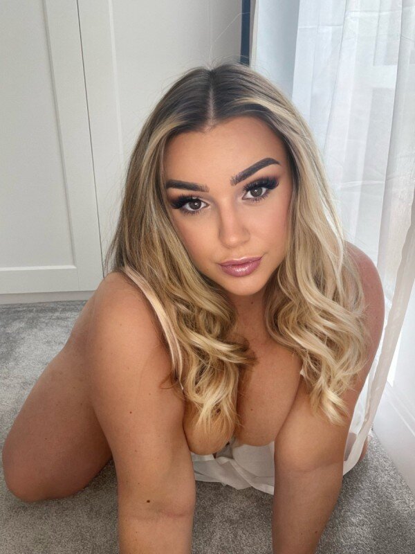 Curvygirllou (@curvygirllou), OnlyFans creator