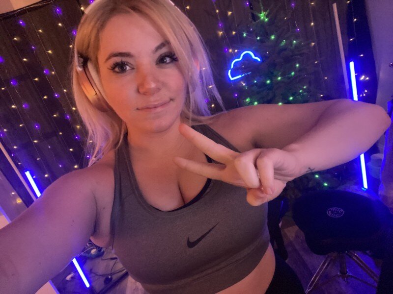 Curvyllama (@curvyllama), OnlyFans creator
