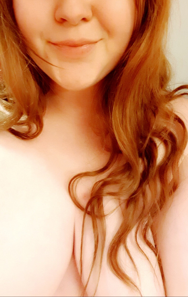 Curvynorwegianredhead (@curvynorwegianredhead), OnlyFans creator