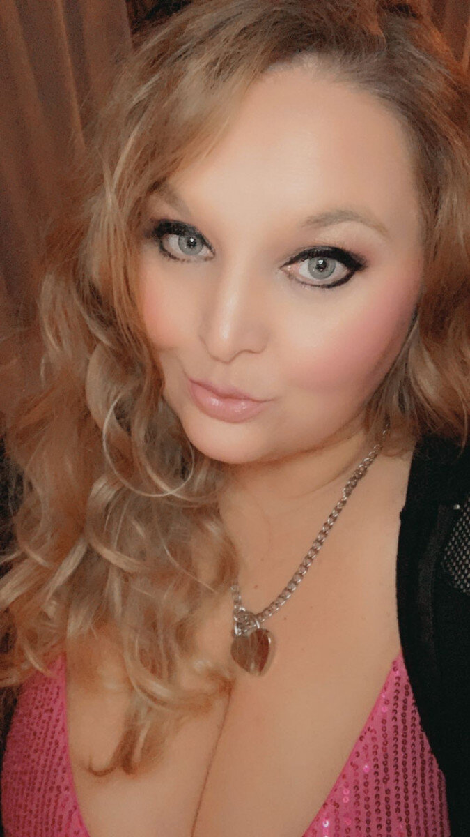 Curvypineapple (@curvypineapple), OnlyFans creator