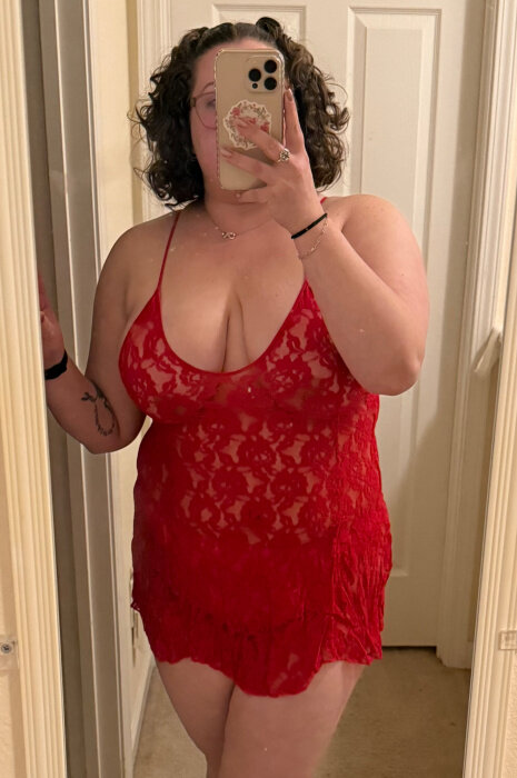 Curvysarah95