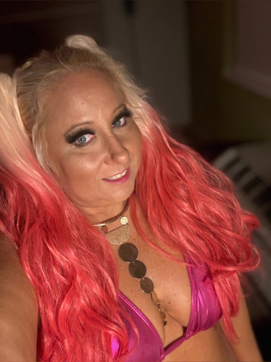 Curvysecretary69
