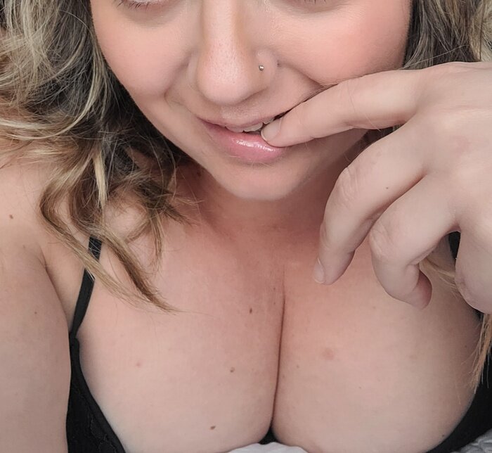 Cuteandcurvy12 (@cuteandcurvy12), OnlyFans creator