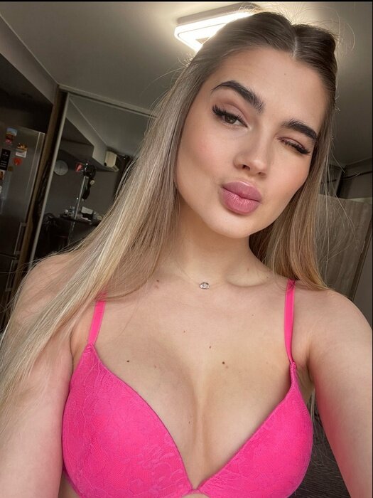 Cutiechristi (@cutiechristi), OnlyFans creator