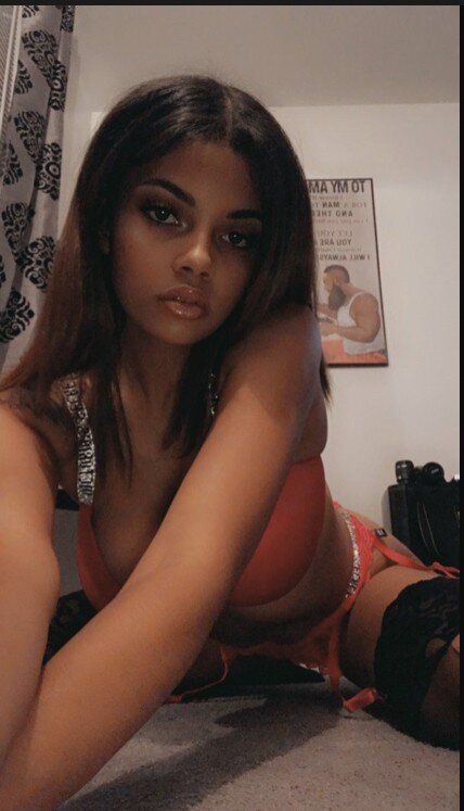 Daisie2407 (@daisie2407), OnlyFans creator