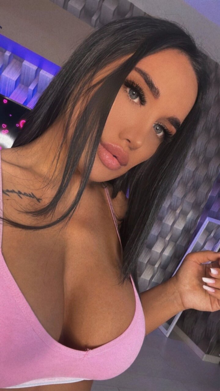 Damnbabygirlll (@damn_babygirlll), OnlyFans creator
