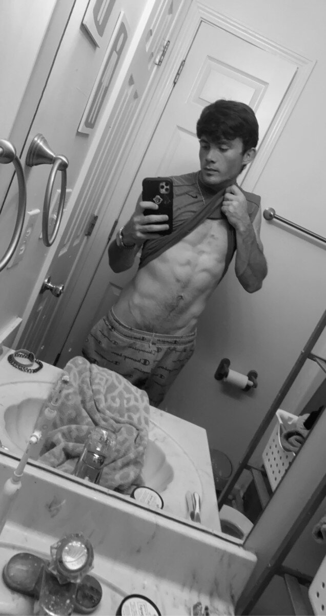 Damonschewe16 (@damonschewe16), OnlyFans creator