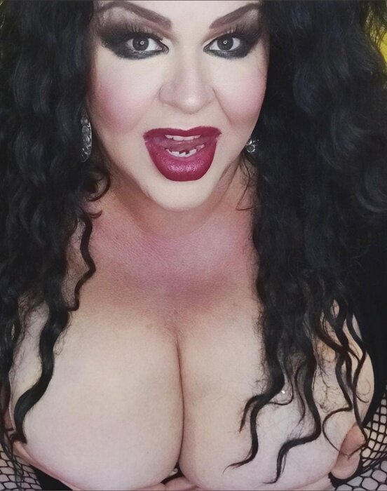 Danielabustyts (@danielabustyts), OnlyFans creator