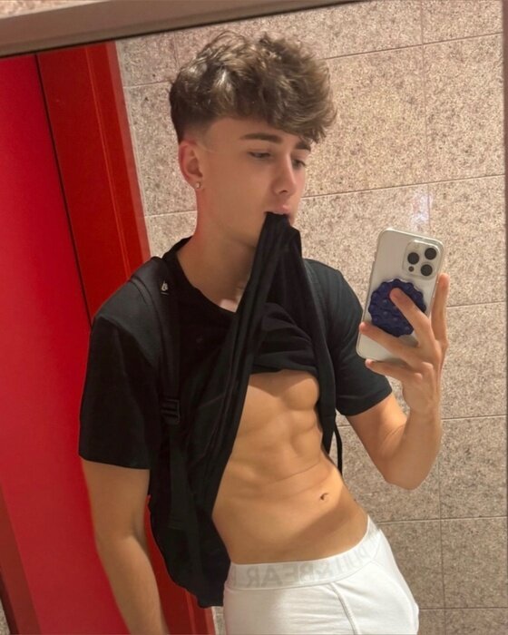 Daniel (@danielxtwink), OnlyFans creator