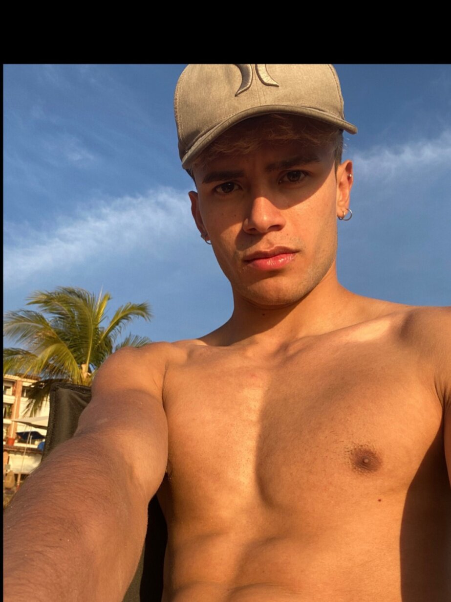 Derek (@dariocaicedo), OnlyFans creator