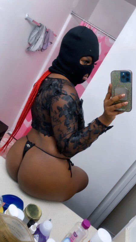 Darkchocolatekaay (@darkchocolatekaay), OnlyFans creator