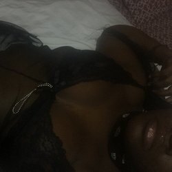 Darkskinellie1