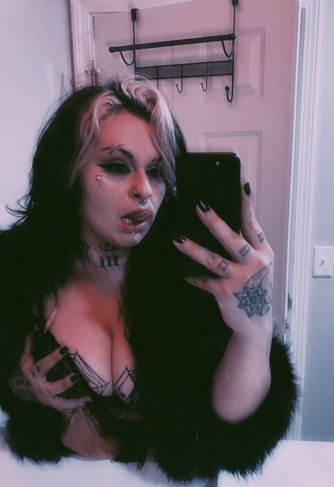 Deadleedreamyana (@deadleedreamyana), OnlyFans creator