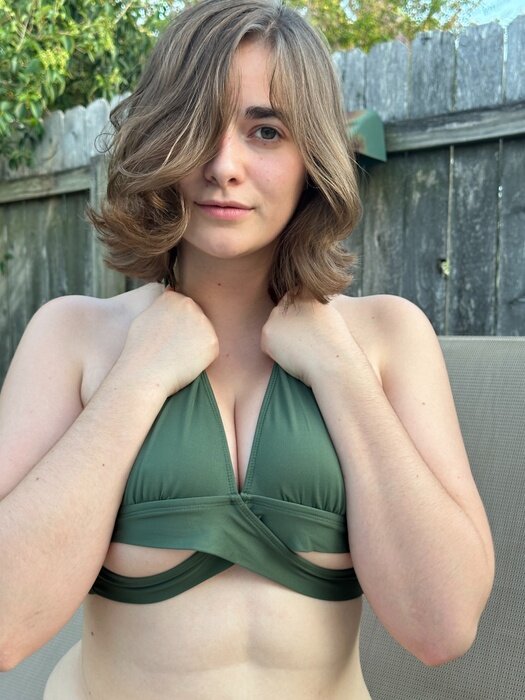 Delphinium18xo (@delphinium18xo), OnlyFans creator