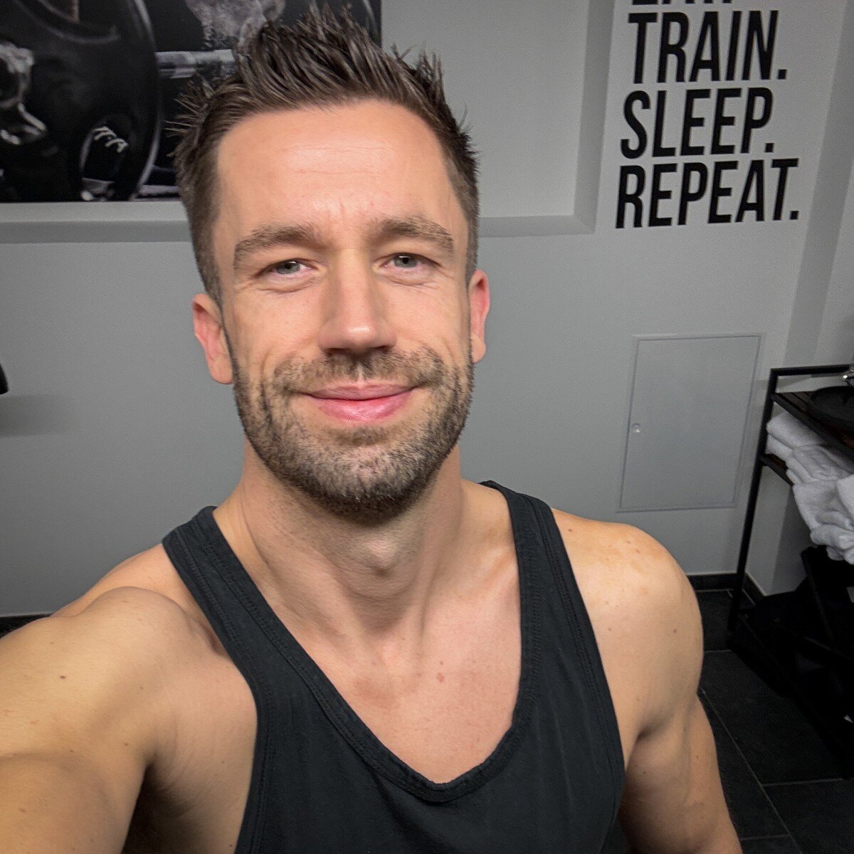 Dennisxlfree (@dennisxlfree), OnlyFans creator