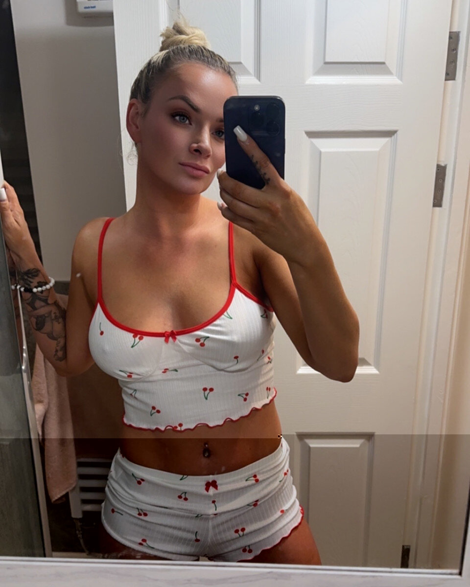 Destinyeastwest (@destinyeastwest), OnlyFans creator