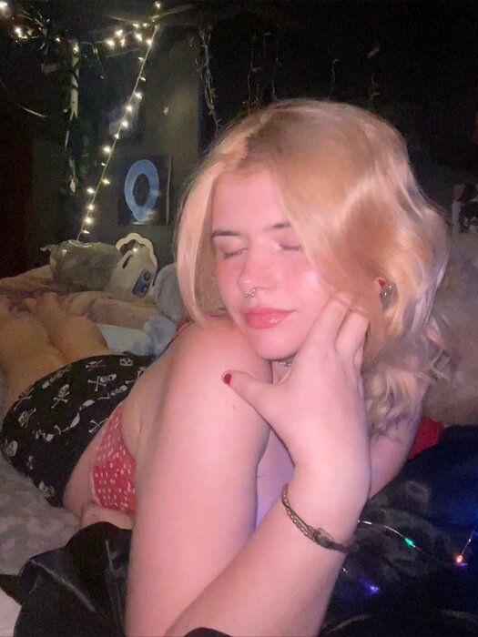 Devineval (@devineval), OnlyFans creator
