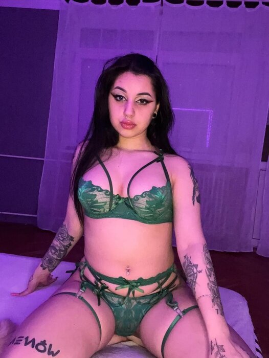 Dia (@diabebi), OnlyFans creator