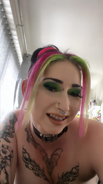 Diamondgothgirl (@diamond_goth_girl), OnlyFans creator