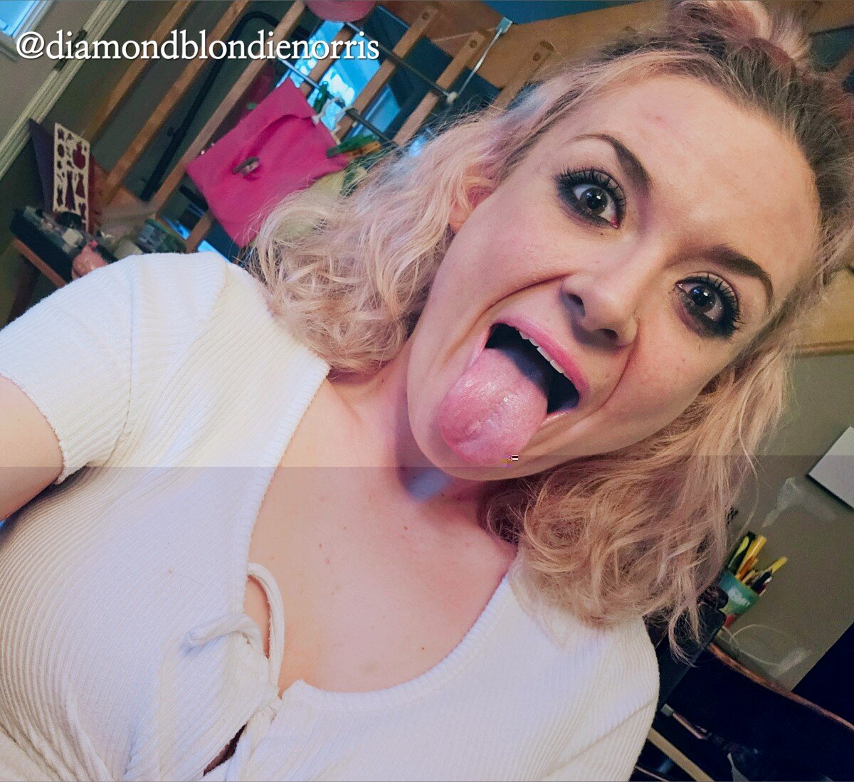 Diamondblondienorris (@diamondblondienorris), OnlyFans creator