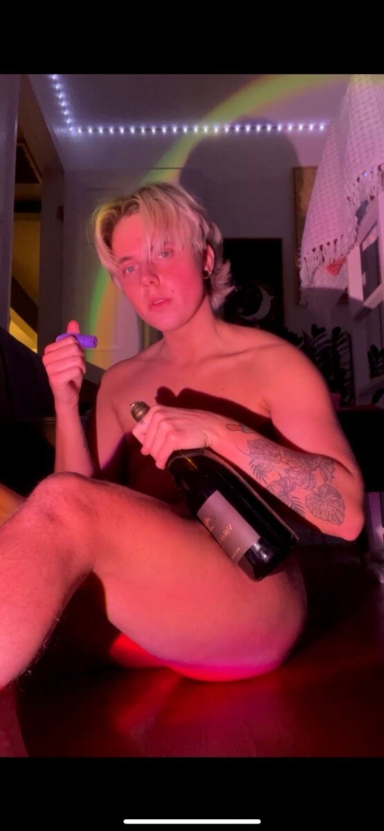 Disasterblonde (@disaster_blonde), OnlyFans creator
