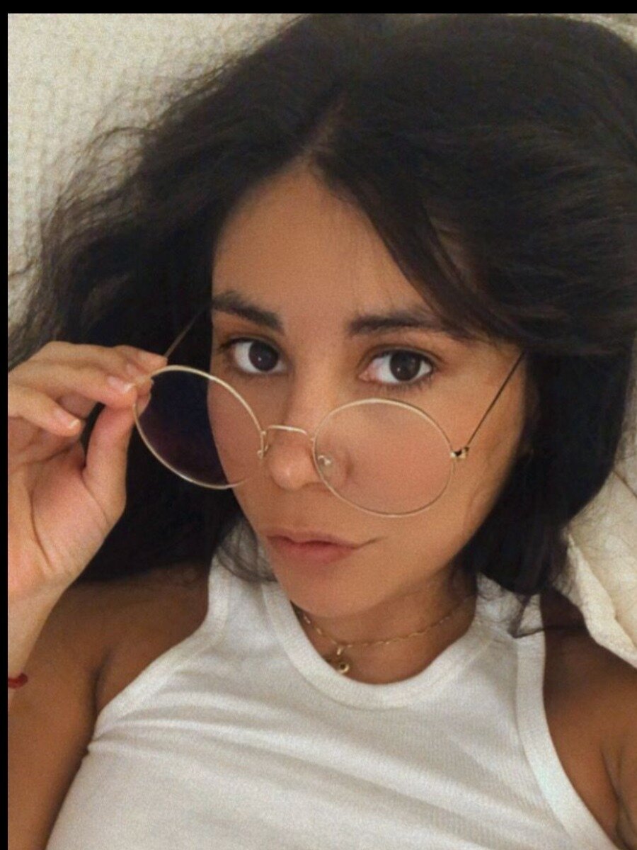 Flor (@dobbyelfita), OnlyFans creator