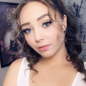 Dollfacedangr (@dollfacedangr), OnlyFans creator