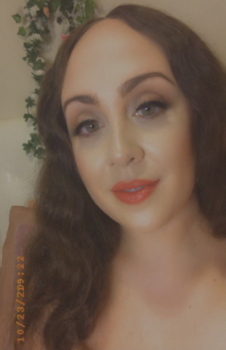 Dollydebutante (@dollydebutante), OnlyFans creator
