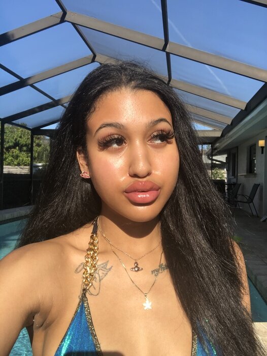 Dreamgirldesi (@dreamgirldesi), OnlyFans creator