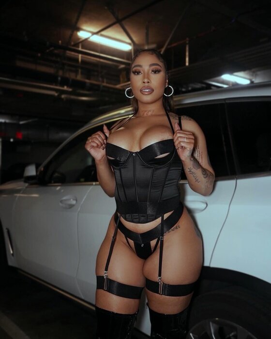 Dymendxrosae (@dymendxrosae), OnlyFans creator