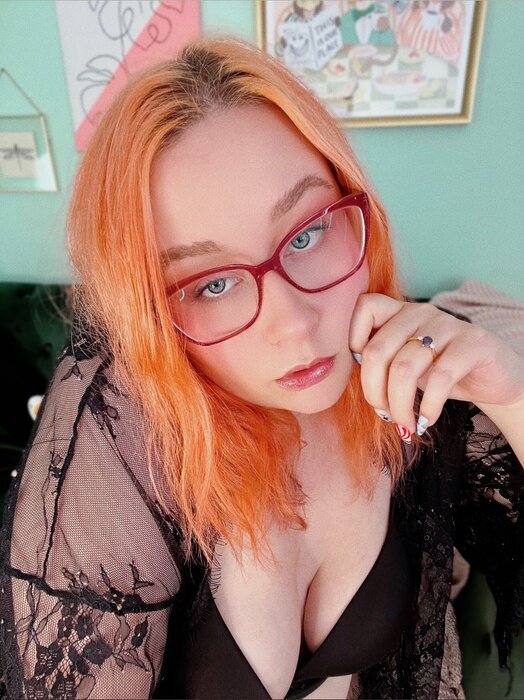 Emommyari (@e-mommyari), OnlyFans creator