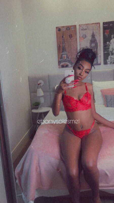 Ebonysolesmelxxx (@ebonysolesmelxxx), OnlyFans creator