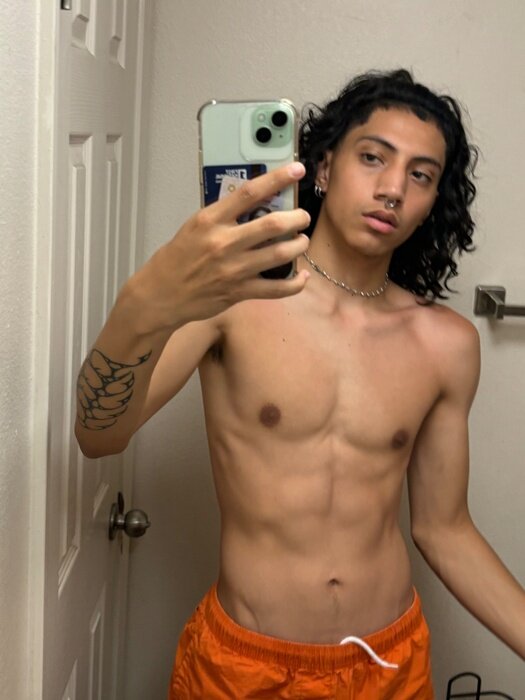 Eddyprettyboi (@eddyprettyboi), OnlyFans creator