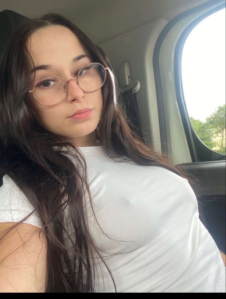 Eeeeemily (@eeeeemily), OnlyFans creator