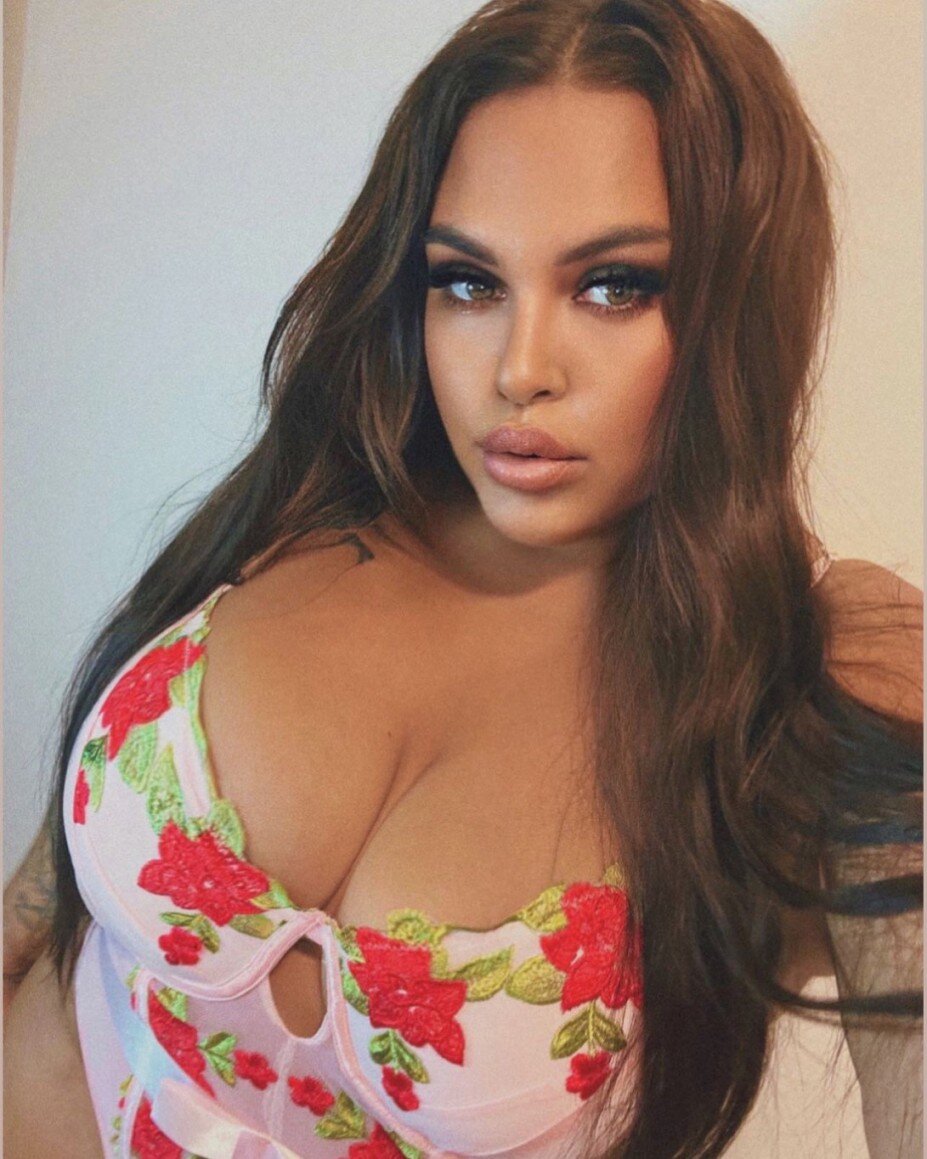 Eeeeesz (@eeeeesz), OnlyFans creator