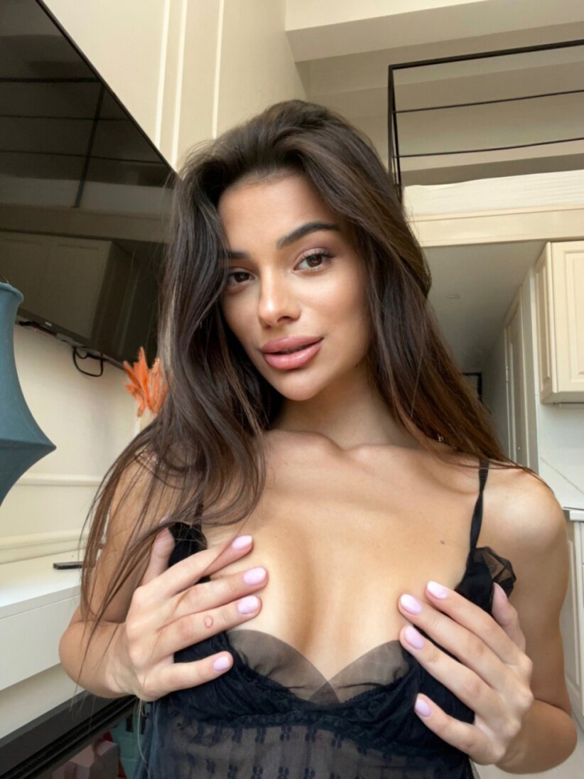 Eva (@eevablume), OnlyFans creator