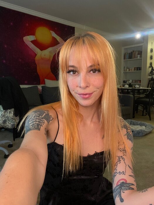 Electricelizab3th (@electric_elizab3th), OnlyFans creator
