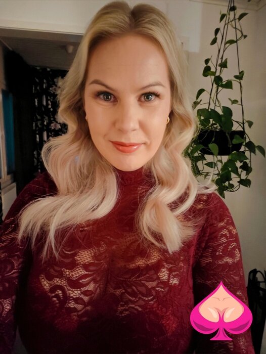 Elenalady (@elenalady), OnlyFans creator