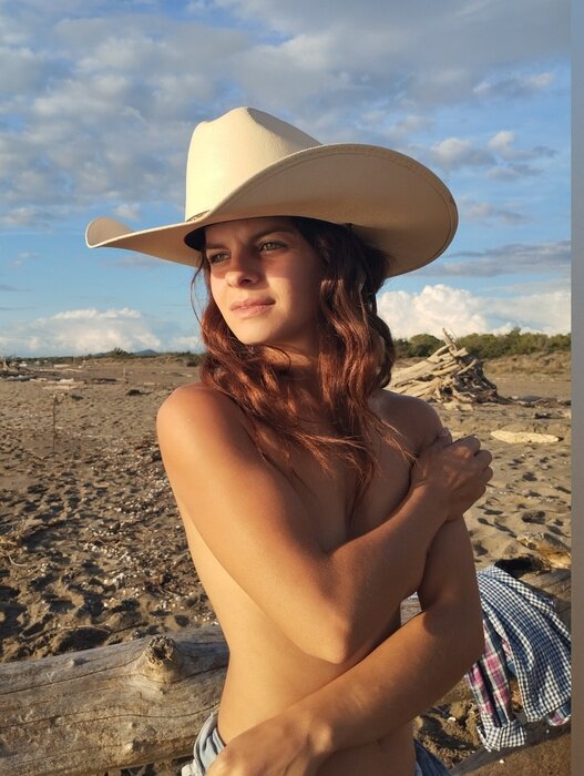 Elisa2001 (@elisa_2001), OnlyFans creator