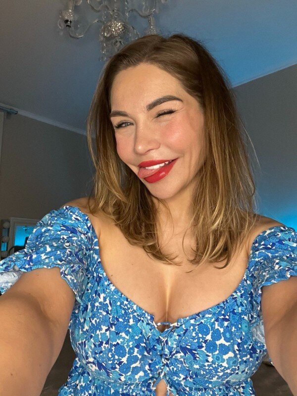Elizabethh1987 (@elizabethh1987), OnlyFans creator