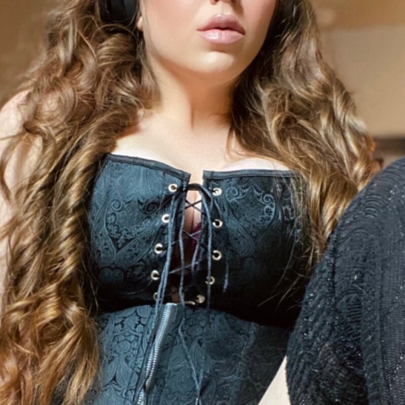 Ellainferno (@ella-inferno), OnlyFans creator