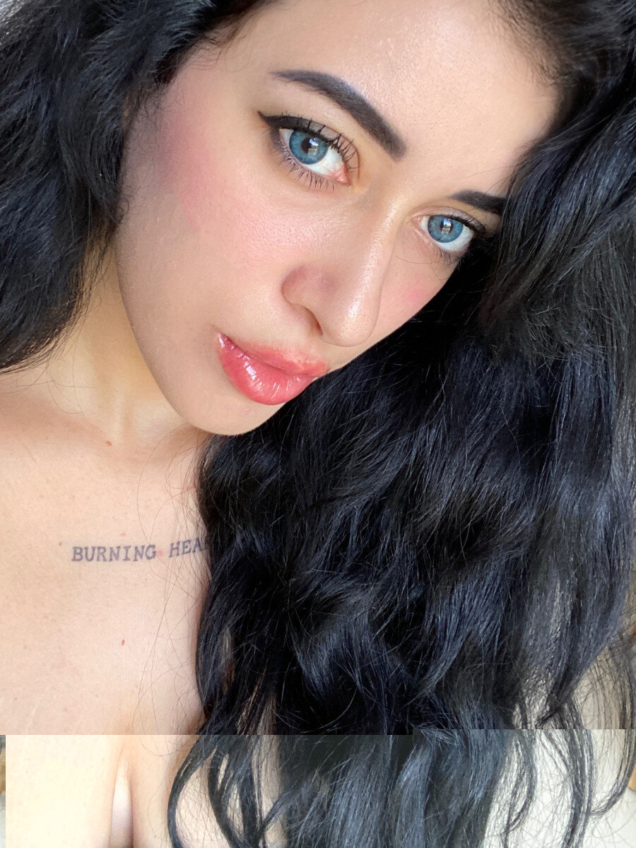 Ellaarievilo (@ellaarievilo), OnlyFans creator