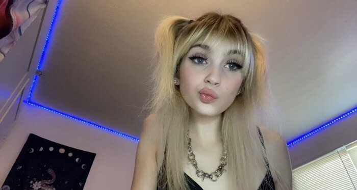 Ellabella03 (@ellabella03), OnlyFans creator