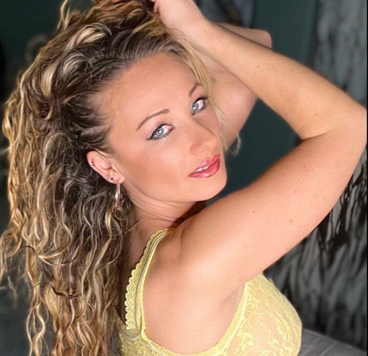Ellaexley (@ellaexley), OnlyFans creator