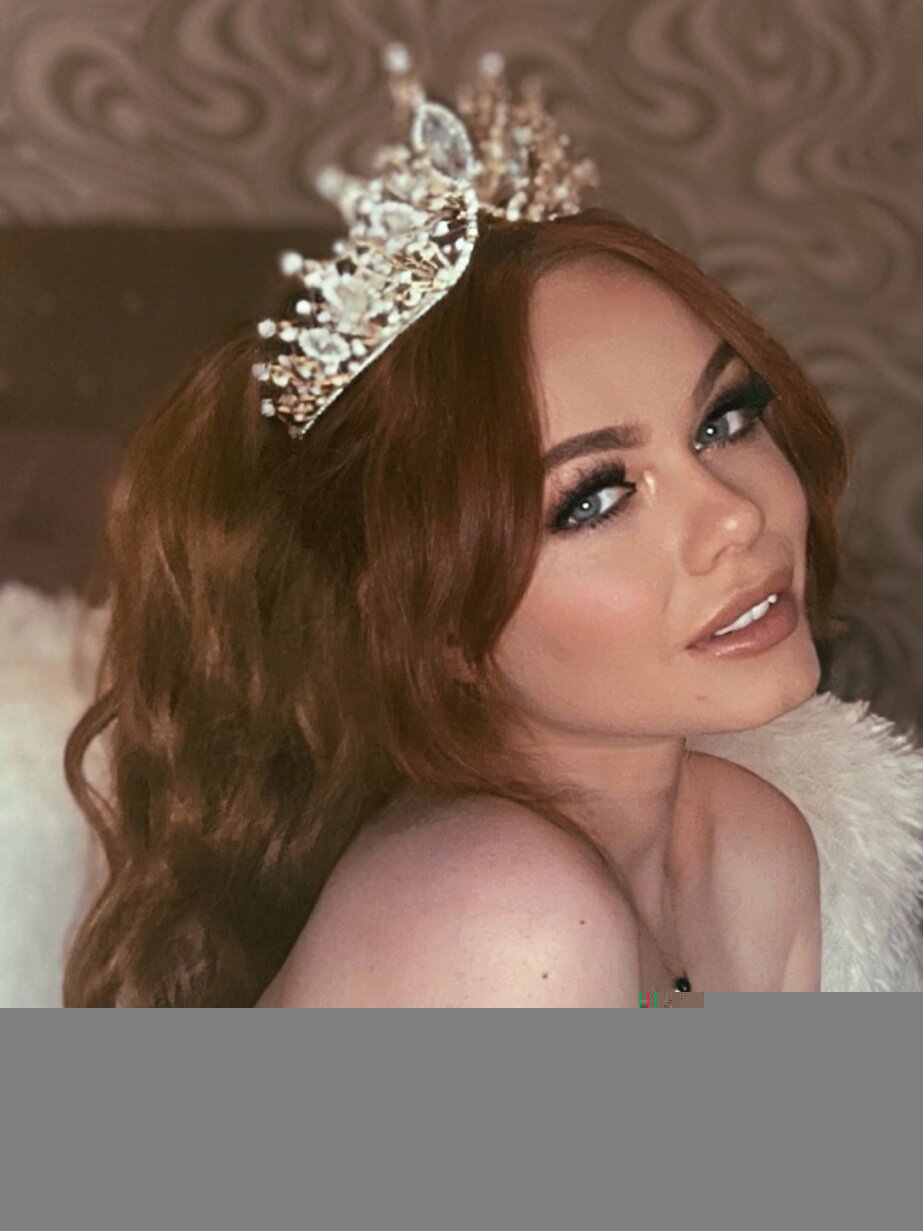 Ellahughesxxx (@ellahughesxxx), OnlyFans creator