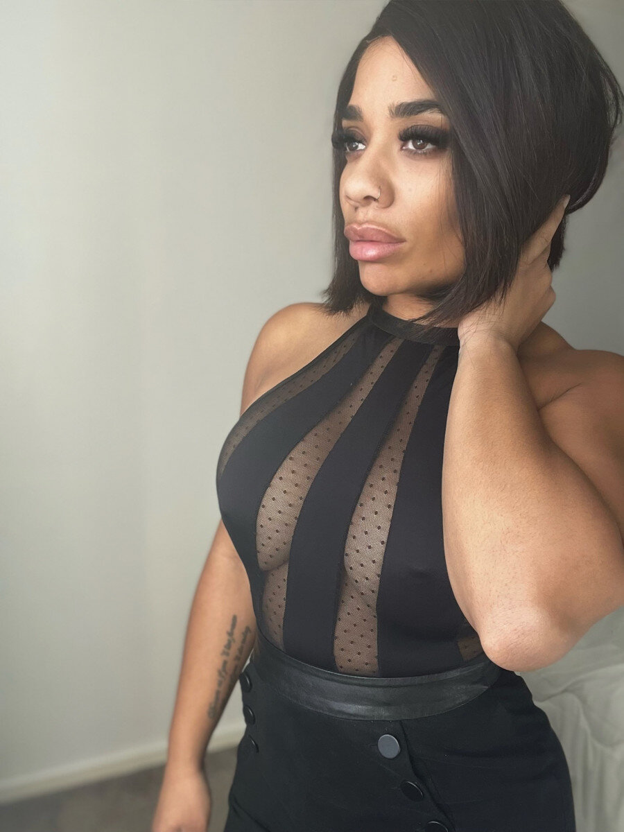 Ellepeachxr (@ellepeachxr), OnlyFans creator