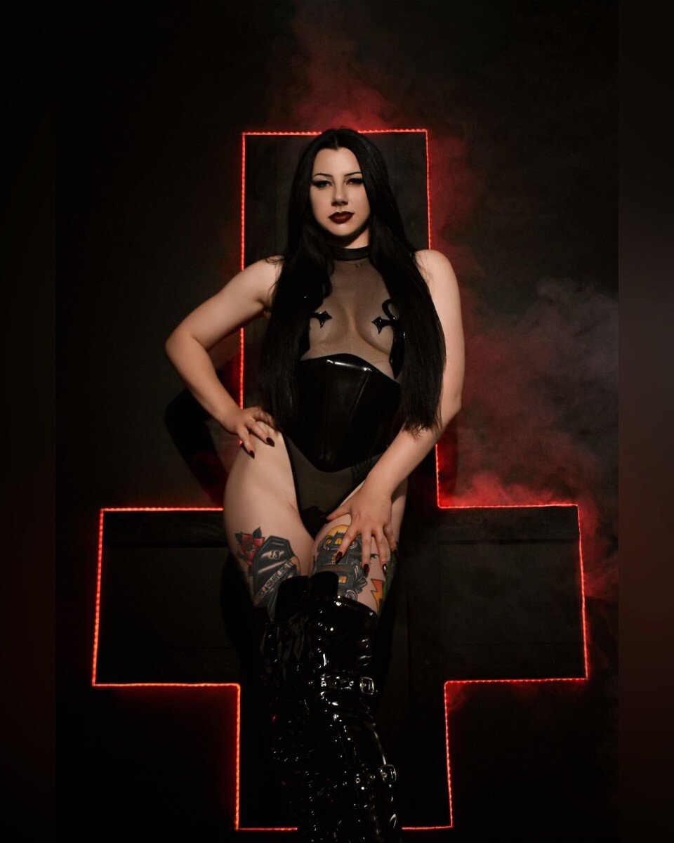 Ellevenom (@ellevenom), OnlyFans creator
