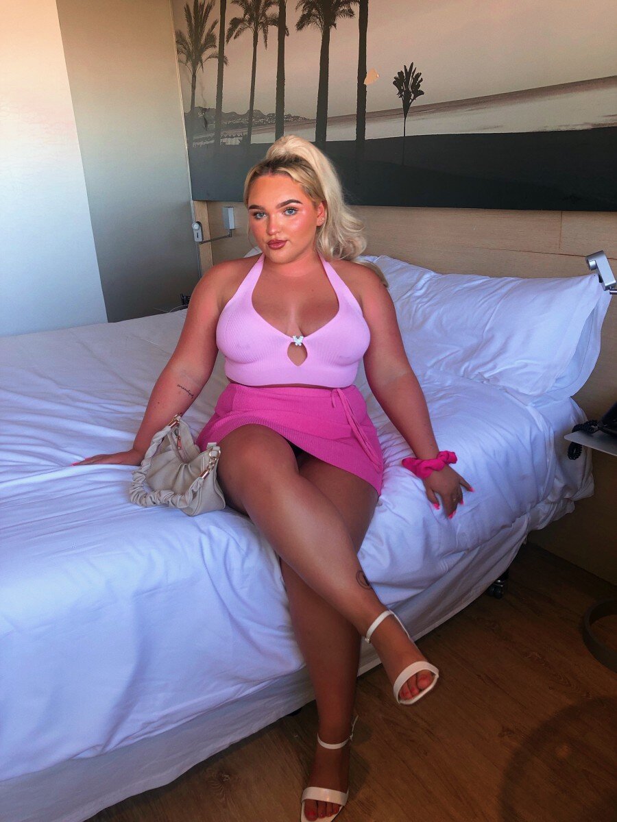 Ellies19 (@ellies19), OnlyFans creator