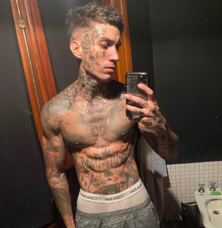 Eloyriverax (@eloyriverax), OnlyFans creator